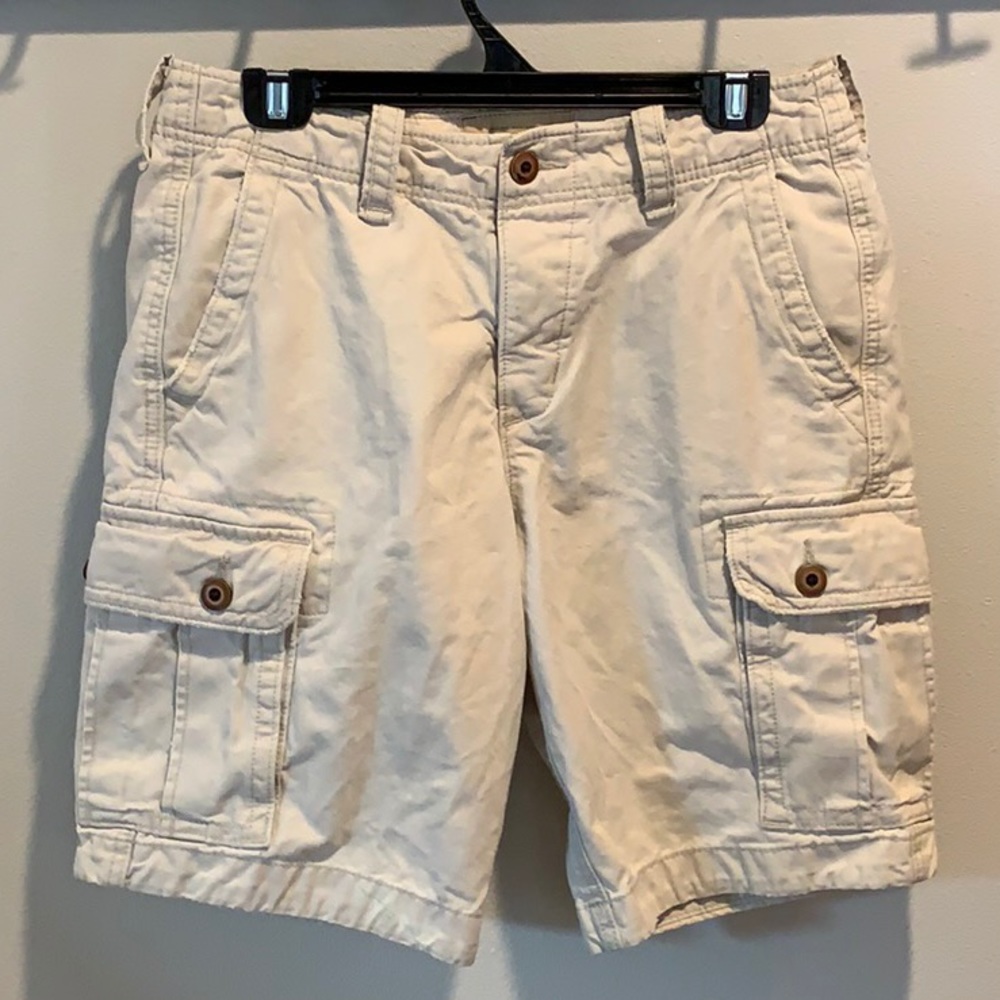 Hollister Men’s Beige Classic Cargo Fit Shorts